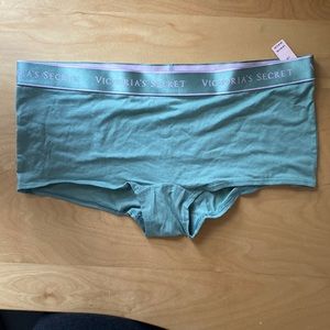 NWT Victorias Secret shortie large